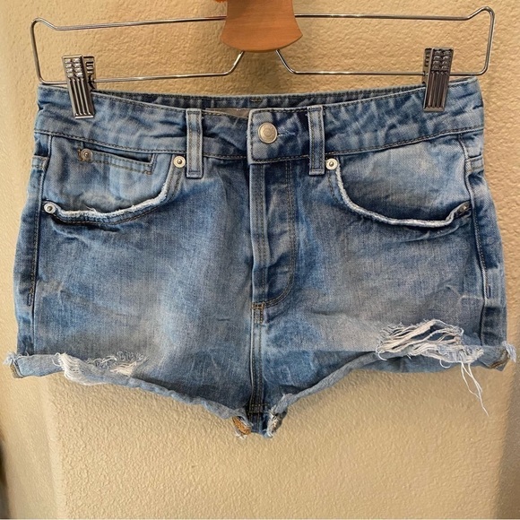 TOPSHOP Women Blue Acid Wash Button Fly Ripped Jean Shorts Size 6 - Picture 1 of 8